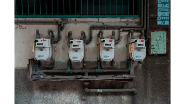 Simply Plumbing And Gas logo: Hitting upon reliable plumbing solutions for the modern home or business